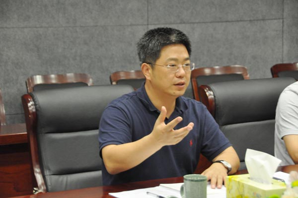 5.盧倉報書記表示將支持華億做大做強，對華億的發(fā)展提出建議和希望.JPG